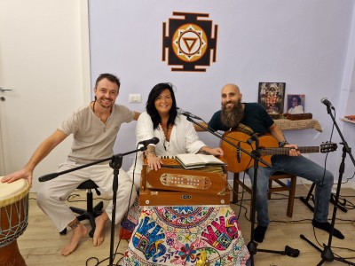 Venerdì 24/04/26 ore 20:45. Kirtan live coi Nirvana Mantra