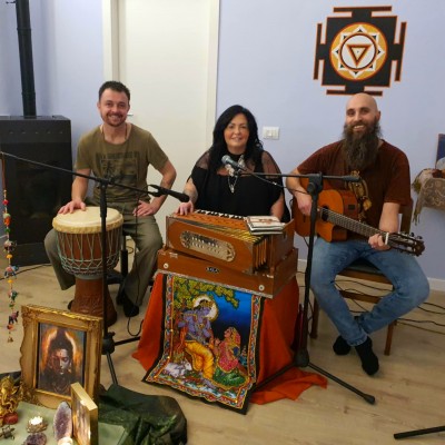Venerdì 19/12 Serata kirtan live coi Nirvana Mantra