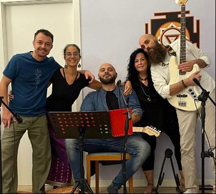 Venerdì 18/11 Serata kirtan coi Nirvana Mantra